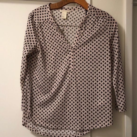 H&M Tops - H&M V-Neck Top